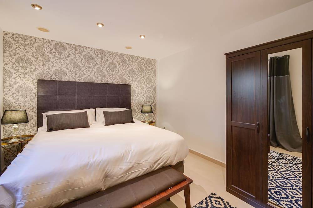 *New *Dream villa: 2 pools, movie theater, sauna, beer tap in Crestatx, Sa Pobla