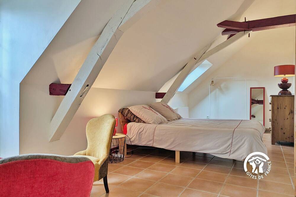 Appartement entier, Gîte rénové moderne avec jardin immense et wifi, idéal pour famille ou professionnels in Saint-Jean-sur-Mayenne, Mayenne
