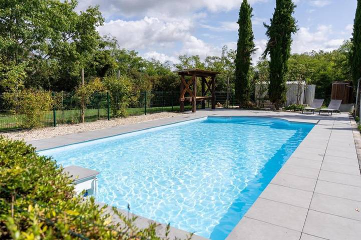 Location de vacances pour 2 personnes, avec vue ainsi que terrasse et piscine à Le Veurdre - 4