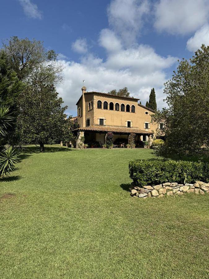 Casa rural para 8 personas, con Terraza y Jardín además de Piscina y Vistas en Montrás