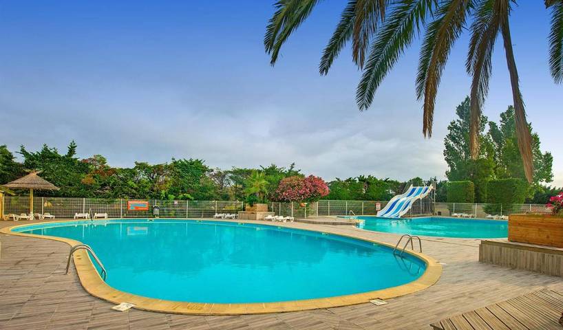 Camping pour 6 personnes, avec piscine ainsi que vue et jardin à Vic-la-Gardiole - 4