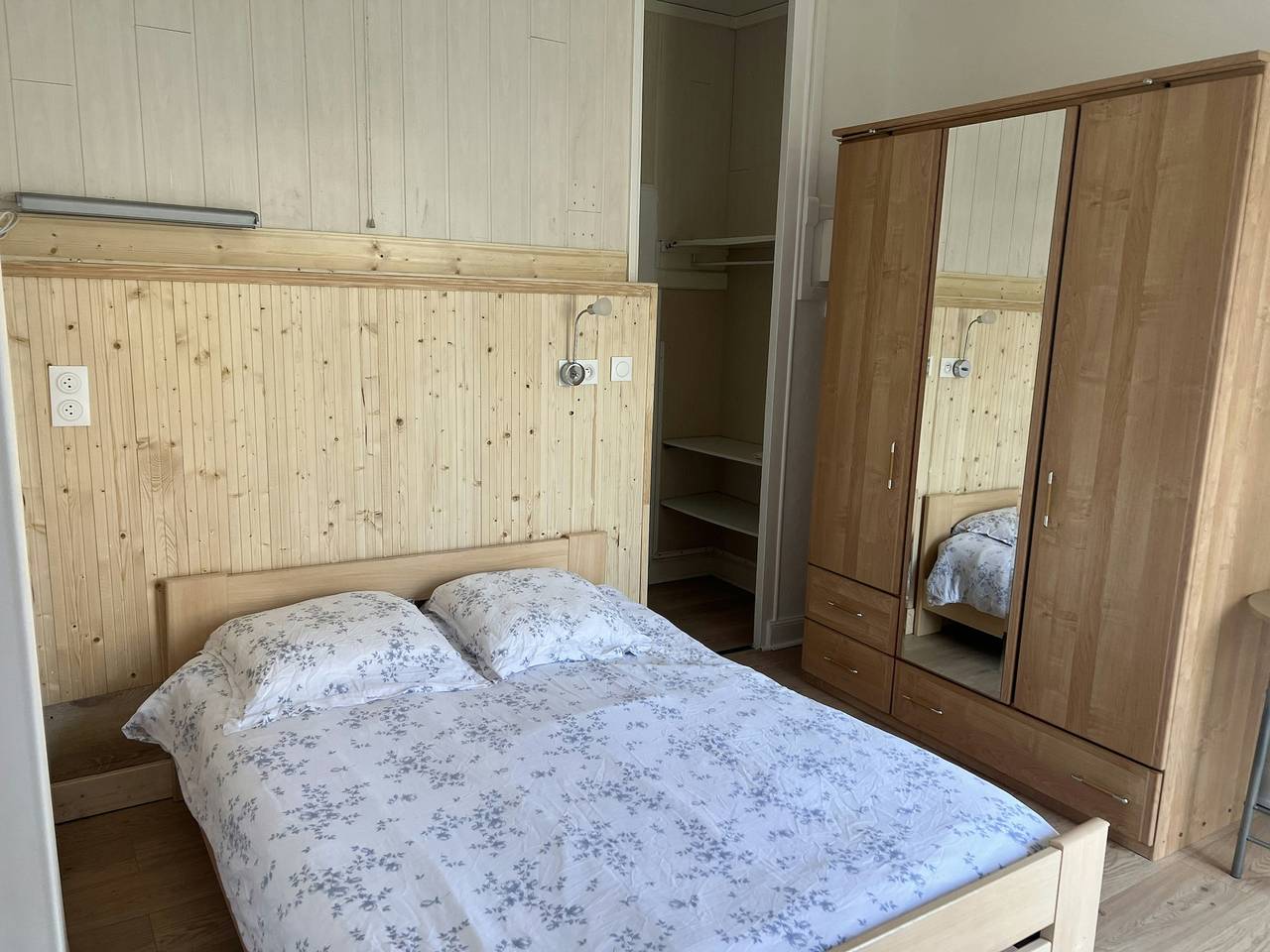 Apartamento entero, Apartamento acogedor en Néris-les-Bains - 30 m² - Parking in Néris-les-Bains, Región de Montluçon