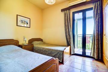 Villa for 6 People in Iraklio-Heraklio region, Photo 2