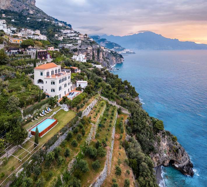 Vacation rental for 16 people, with Balcony and Yard as well as View in Amalfi