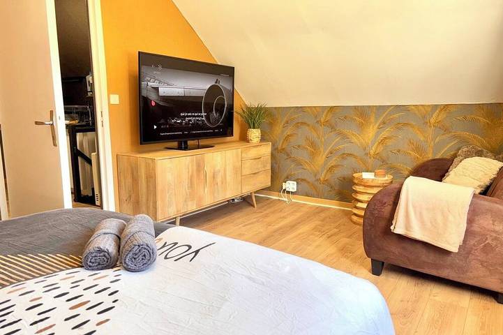 Gîte pour 4 personnes, avec jardin à Château-l'Évêque