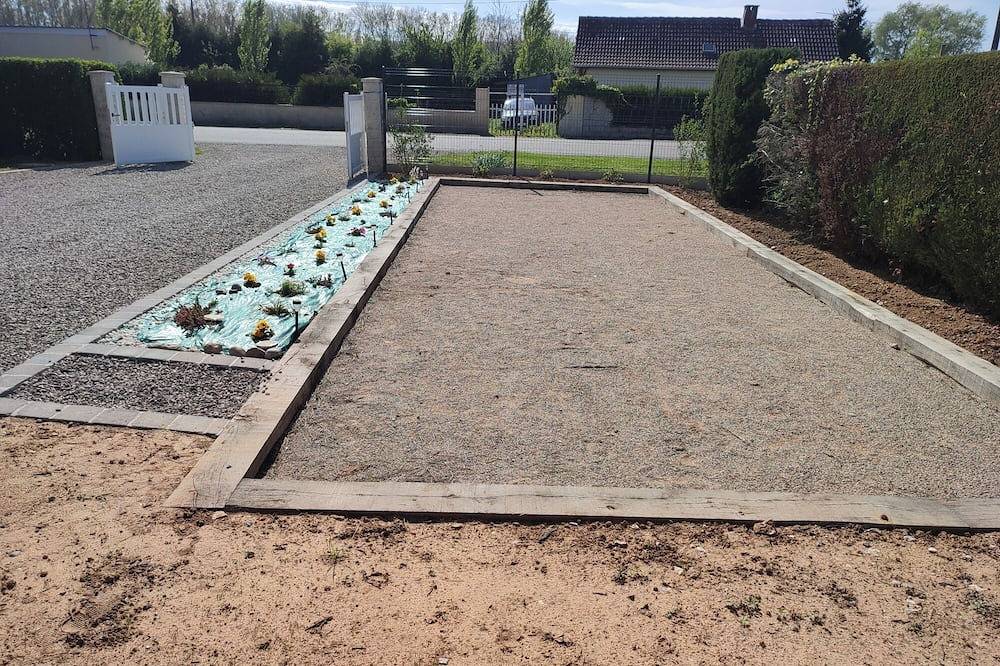 House with covered swimming pool and pétanque court in Lanchères, Abbeville region