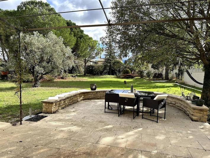 Location de vacances pour 8 personnes, avec jardin ainsi que terrasse et piscine à Cabrières-d'Avignon - 4