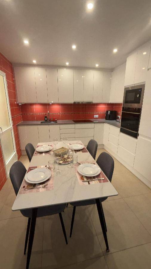 Casa rural para 8 personas, con jardín además de vistas y piscina en San Miguel de Salinas - 4