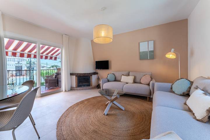 Holiday Home 'Feliz' with Sea View, Wi-Fi and Air Conditioning in La Capellania, Benalmádena