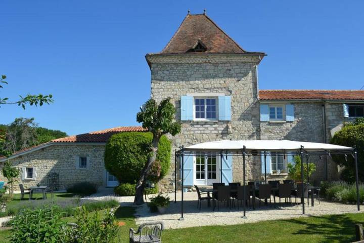 Gîte pour 24 personnes, avec piscine ainsi que jardin et vue, animaux acceptés à Trentels - 2