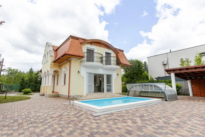 Chalet para 10 personas, con jardín y piscina - 1