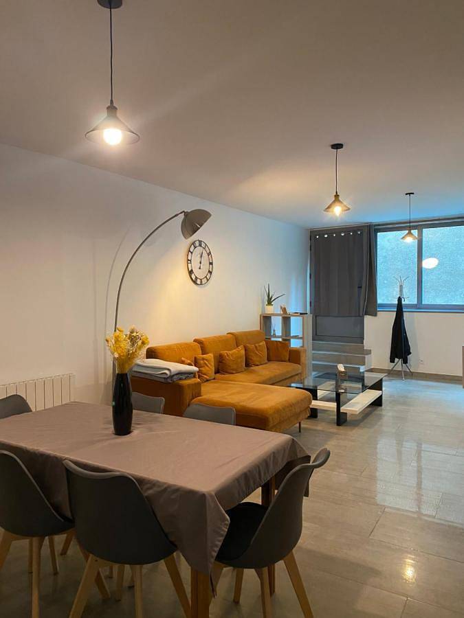 Appartement entier, Apartment - Split Level in Chablis, Région d'Auxerre