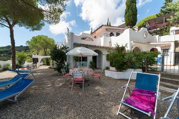 Ferienwohnung für 2 Personen, mit Garten und Meerblick in Porto Azzurro