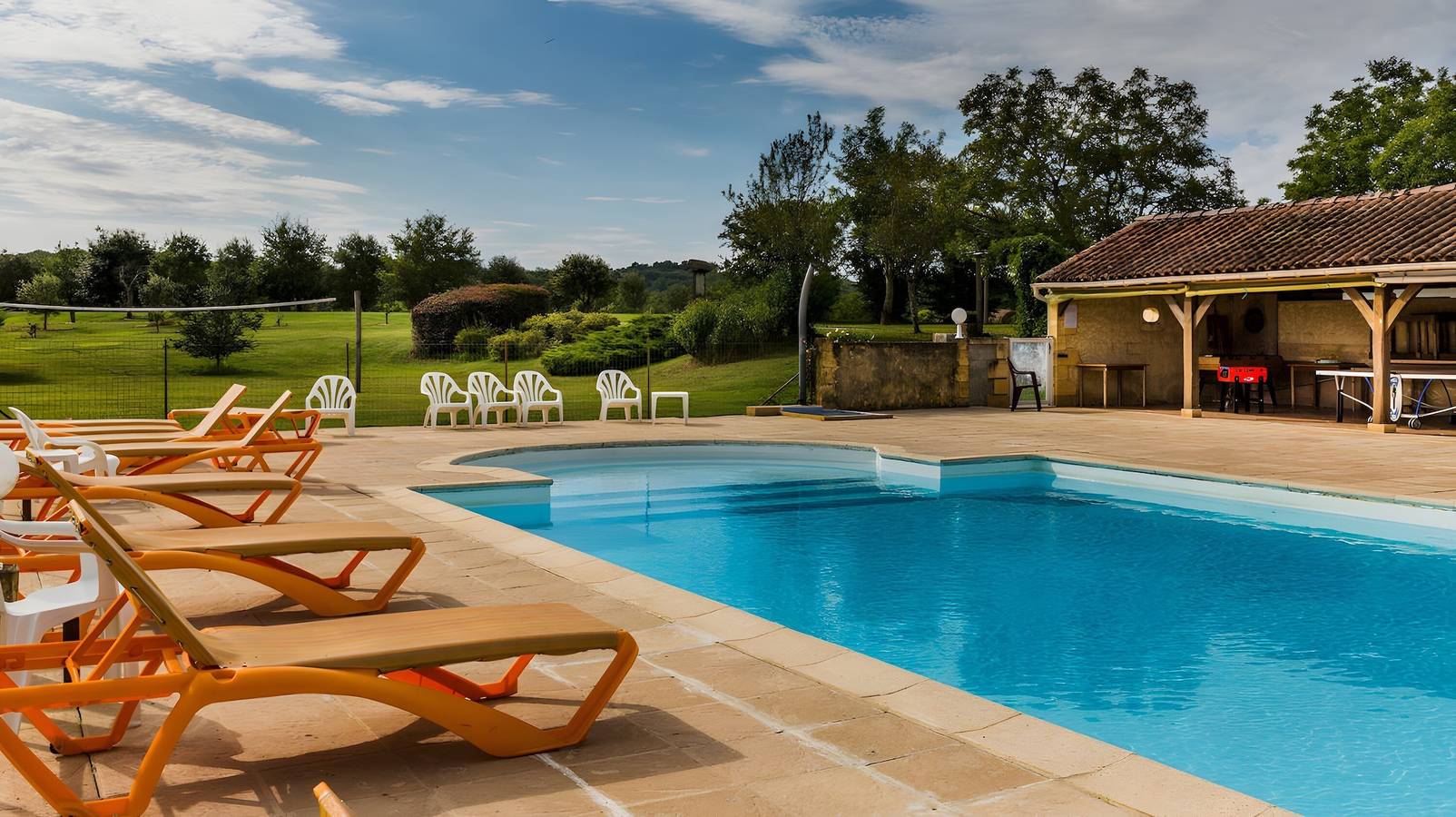 Gîte Charly : terrasse privée, jardin commun, piscine et Wi-Fi à Salignac Eyvigues in Salignac-Eyvigues, Périgord Noir