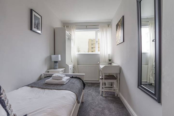 Central large 3 bedroom home in Newcastle upon Tyne, Tyne and Wear