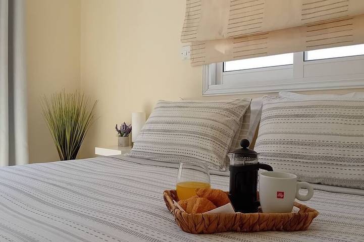 Appartement entier, Kato Paphos Suites - 1-Bed Apartment, Great location, Pool view, Wi-Fi & a/c. in Paphos (ville), Chypre du Sud