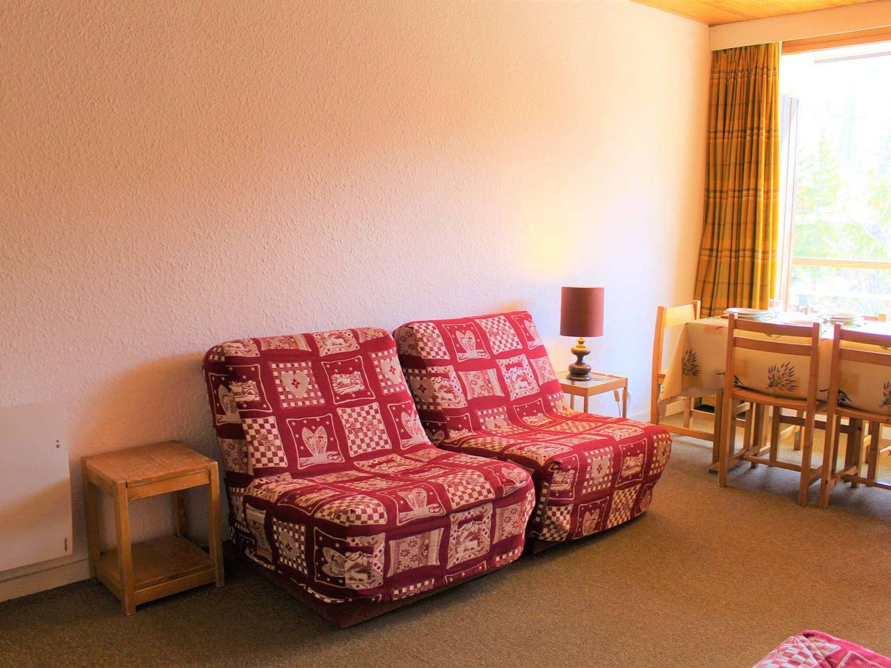 Entire apartment, Cozy 1-Bedroom Apartment, Sleeps 6, Steps from Ski Lifts & Shops in Vars Les Claux in Vars, Briançon region