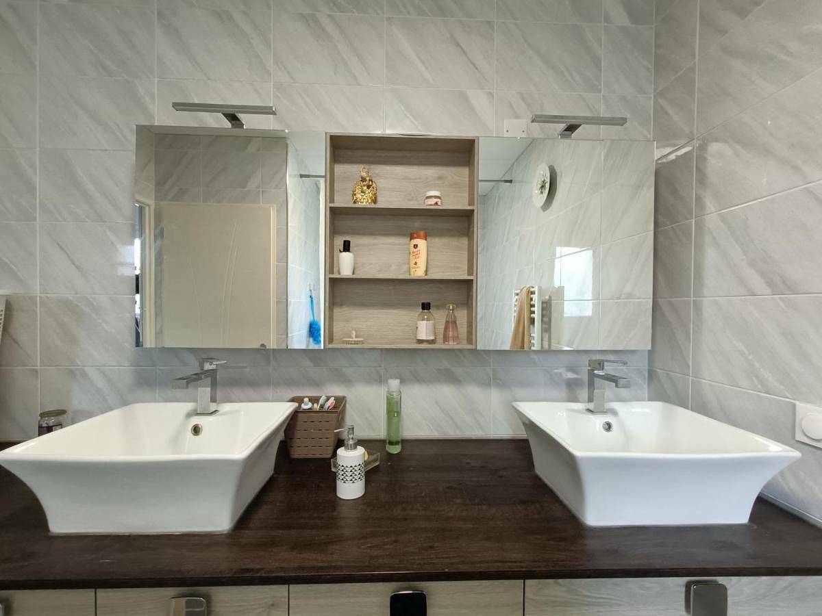 Appartement de vacances entier, Large Double Room in Maurepas, Yvelines