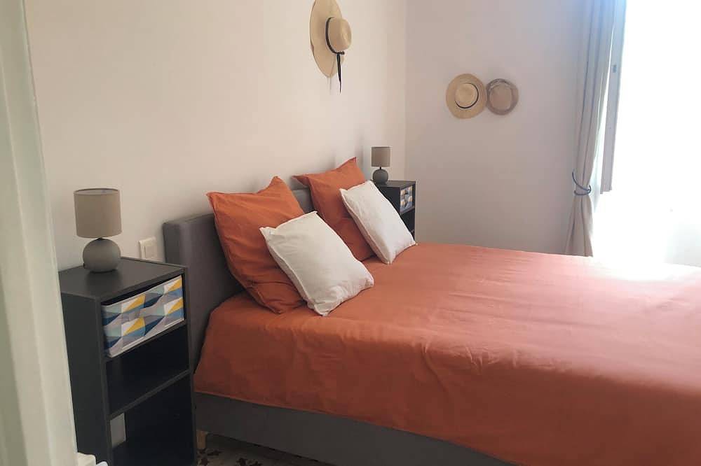 Beautiful renovated house, brazier pool, facing the luberon ideal for family and friends in Maubec, Parc naturel régional du Luberon