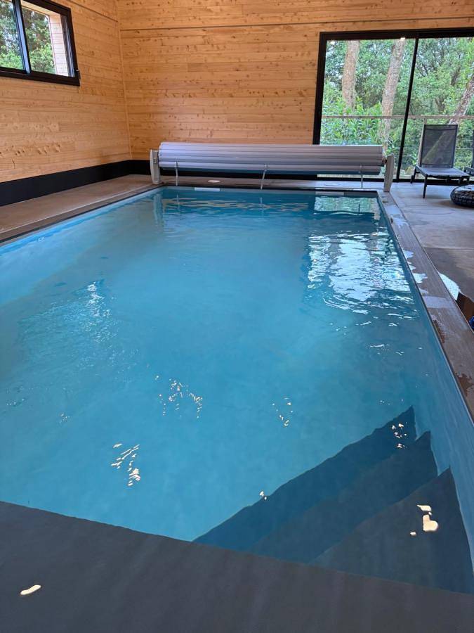 L'Antre de Kergoff - Piscine intérieure chauffée & Accès Lac in Caurel, Région de Guingamp