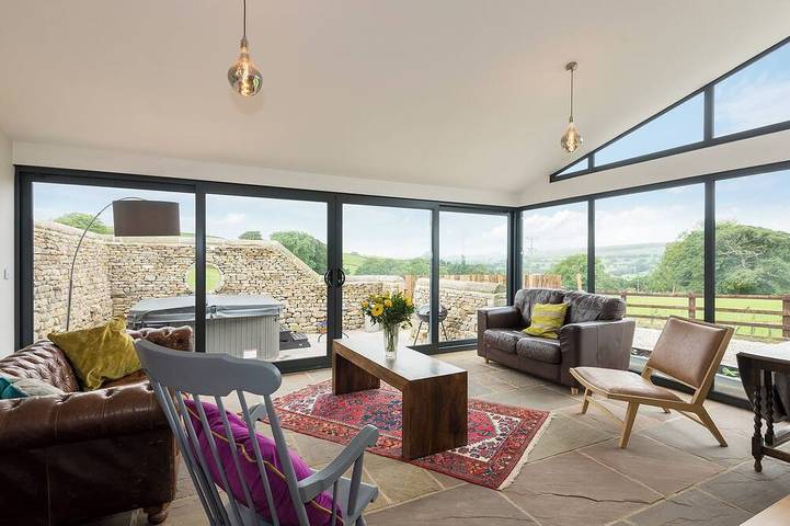 Cottage for 6 people, with garden and hot tub, with pets in Lancashire