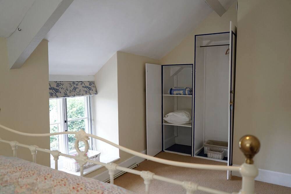 Blue Room - Private bathroom in Somerset