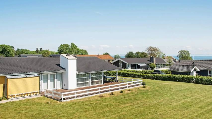 Ferienhaus für 9 Personen, mit Whirlpool und Sauna sowie Garten in Mommark