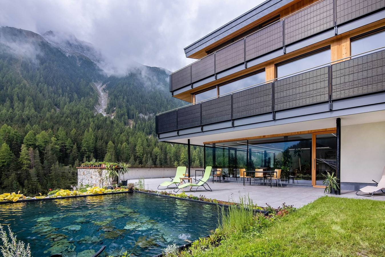 Ganzes Studio, Einzimmerapartment 'Rumwaldhof Arnika' mit Bergblick, Gemeinschaftsterrasse und Wi-Fi in Stilfs, Nationalpark Stilfser Joch
