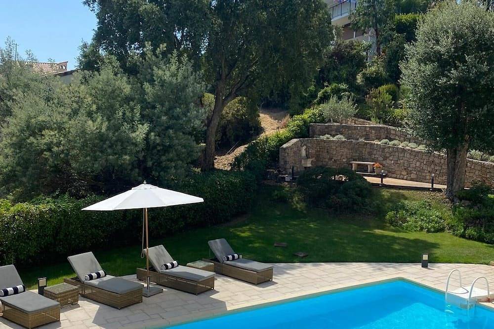 Villa 2 pièces vue mer, climatisé, grande piscine privée, terrasse,grand jardin in Mandelieu-la-Napoule, Côte méditerranéenne (France)