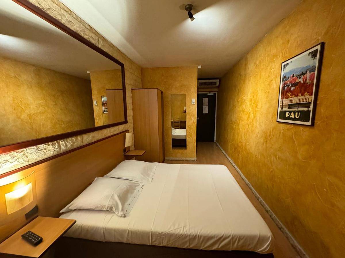 Hôtel Bosquet Pau Centre - Self Check In Budget Hotel in Pau, Béarn