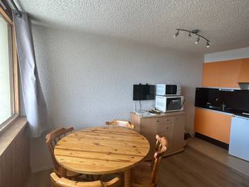 Chalet pour 4 Personnes dans Lac des Hermines, Besse-et-Saint-Anastaise, Photo 2