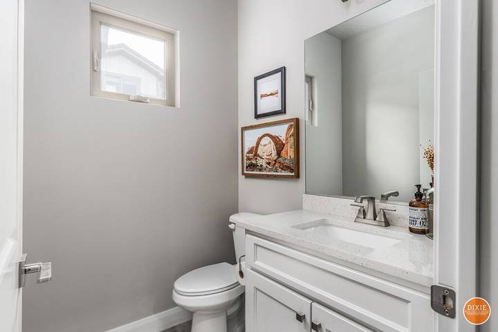 Vacation rental for 14 people, with hot tub and pool as well as balcony in Hurricane