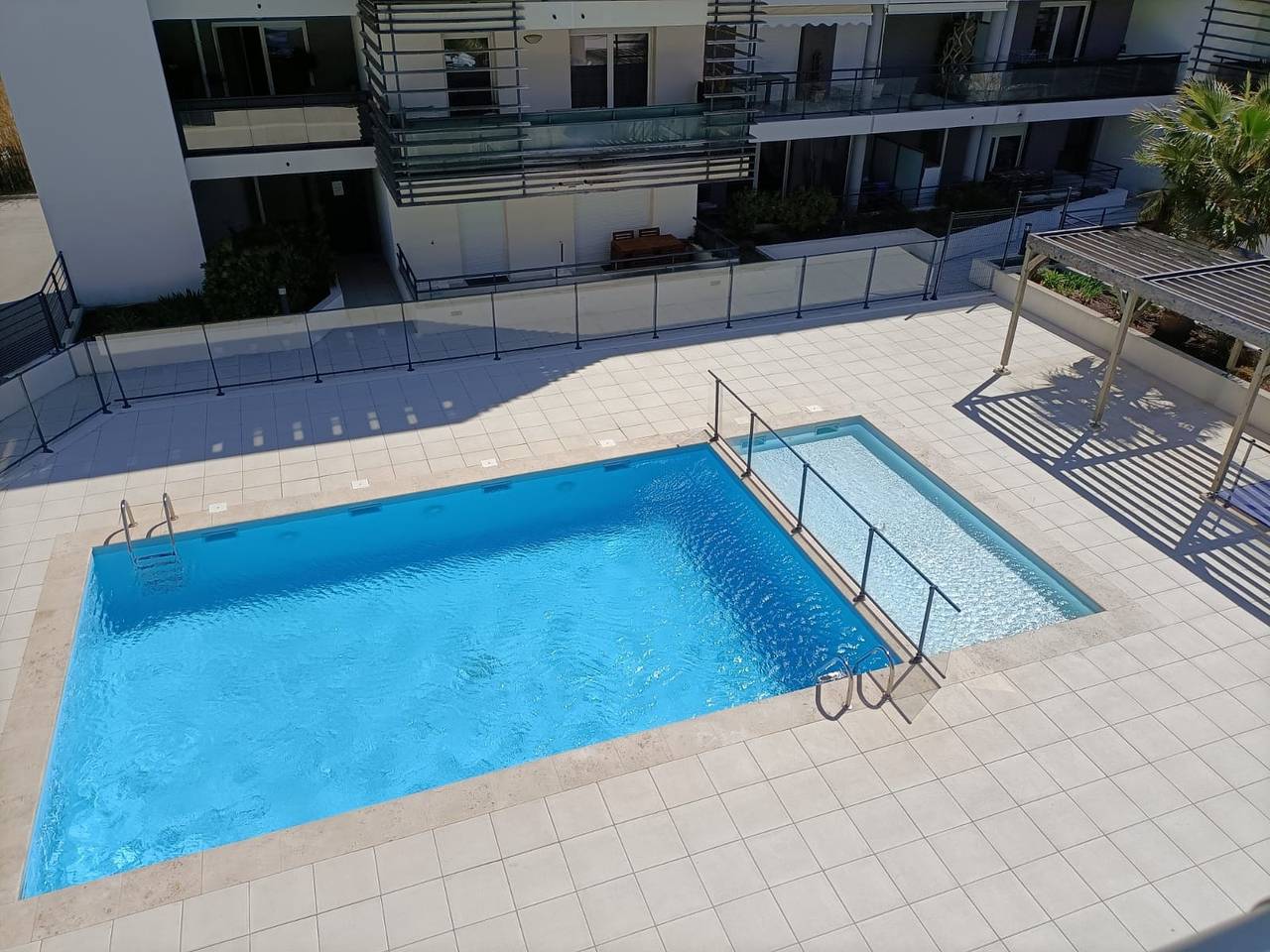 Ganze Wohnung, Ferienwohnung für 6 Personen mit Pool in Le Lavandou, Toulon Region