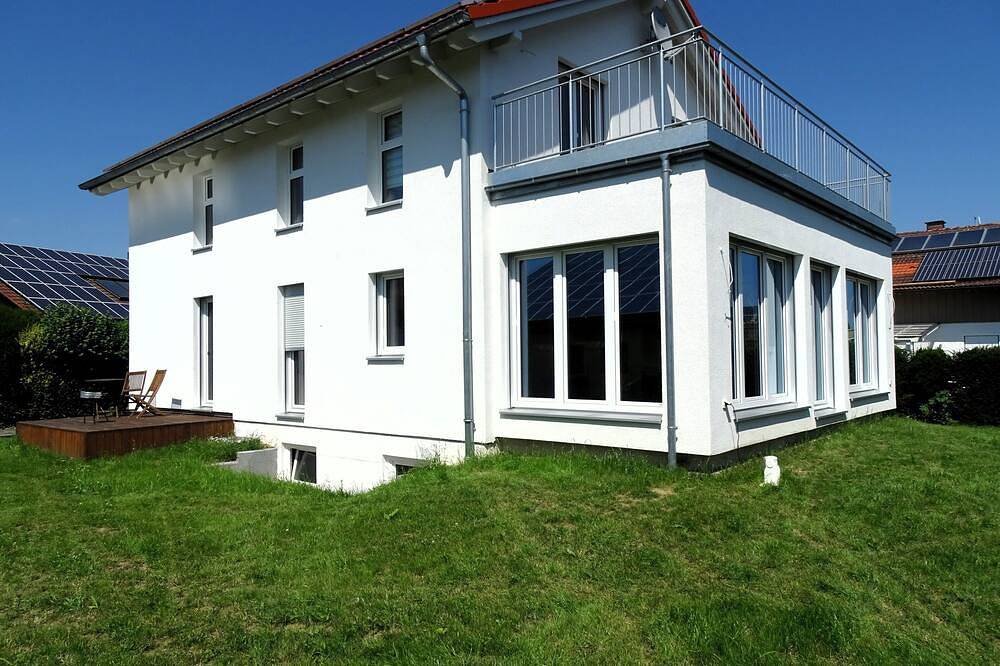 Sonniges Haus mit 2 Wohneinheiten, großem Garten und Sonnenterrasse in Postmünster, Ostbayern