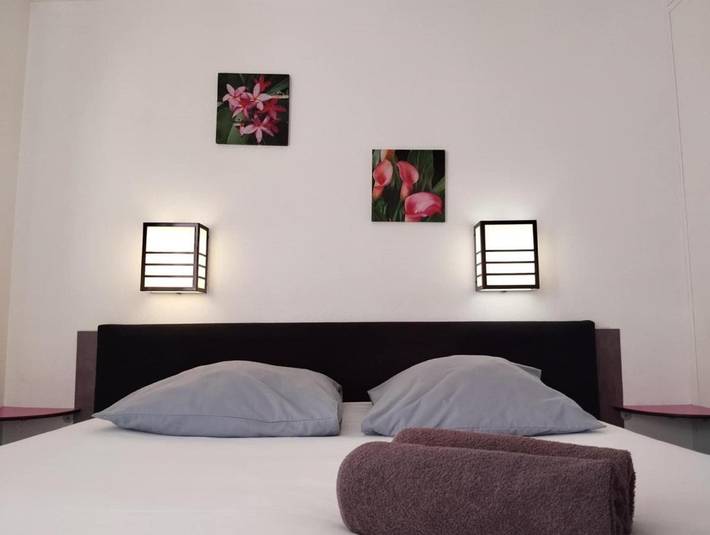 Hôtel pour 2 personnes, avec terrasse à Saintes - 2