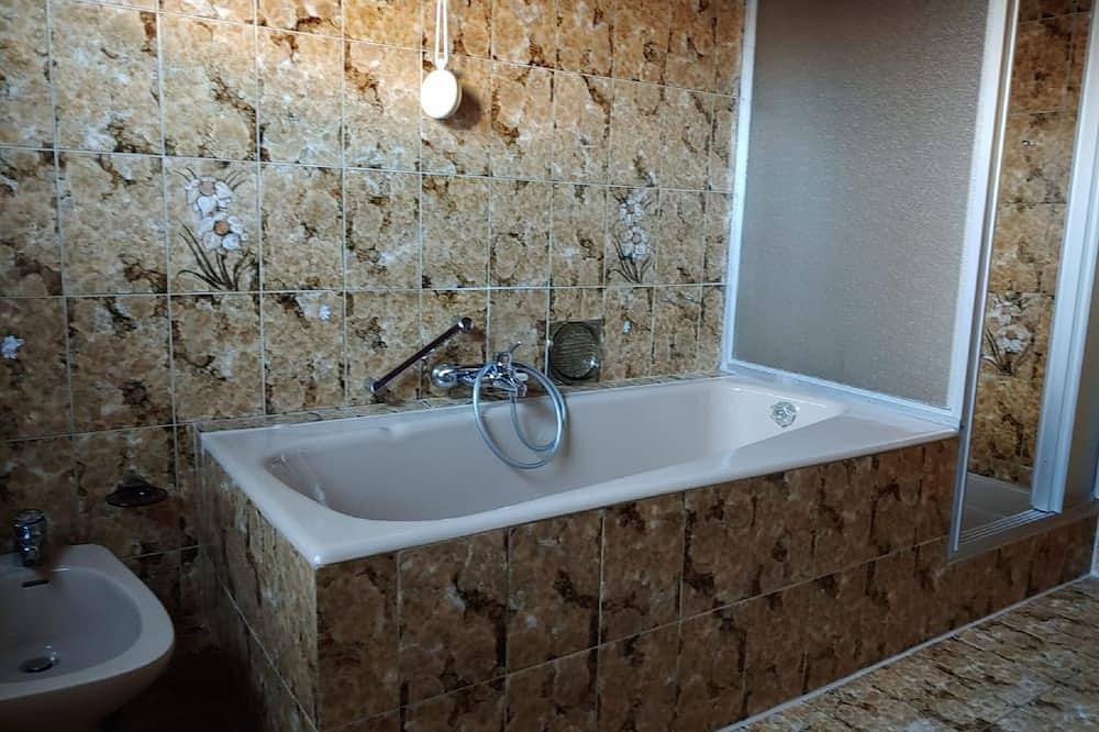 Ganze Wohnung, Ferienwohnung Rita (90qm) gut ausgestatteter Küche in Margetshöchheim, Fränkisches Weinland