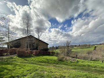 Gîte pour 6 personnes, avec piscine ainsi que terrasse et jardin à Solignac (homonymie)