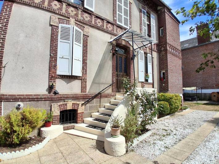 Location de vacances pour 3 personnes, avec Terrasse ainsi que Jardin et Piscine à Gisors