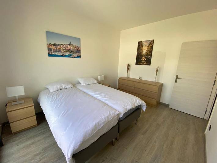 Location de vacances pour 8 personnes, avec piscine et jardin à Servian - 2