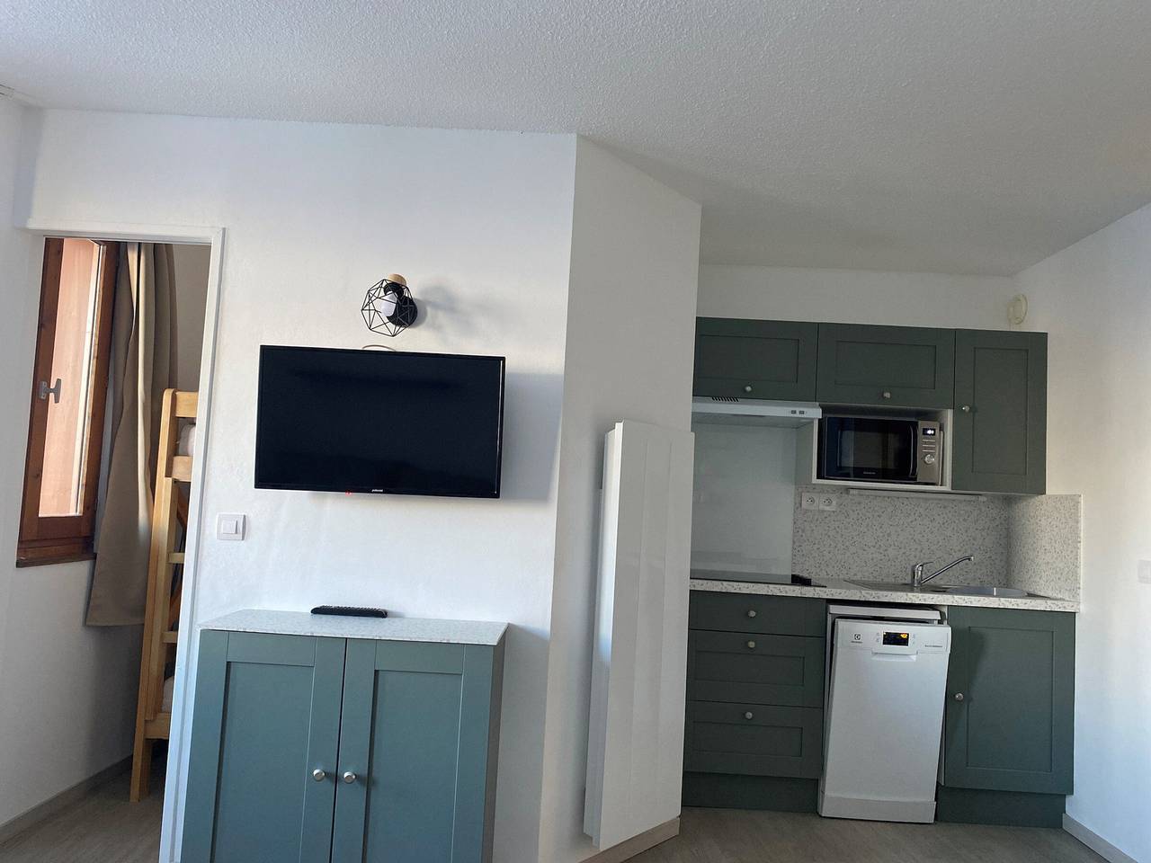 Appartamento intero, Renovated apt in center, ski-in/ski-out, parking, pets allowed in La Tania, La Perrière