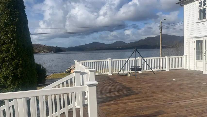 Ferienhaus für 13 Personen, mit Whirlpool und Garten in Masfjorden