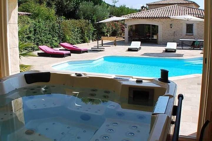 Chalet para 8 personas, con jardín y jacuzzi - 1