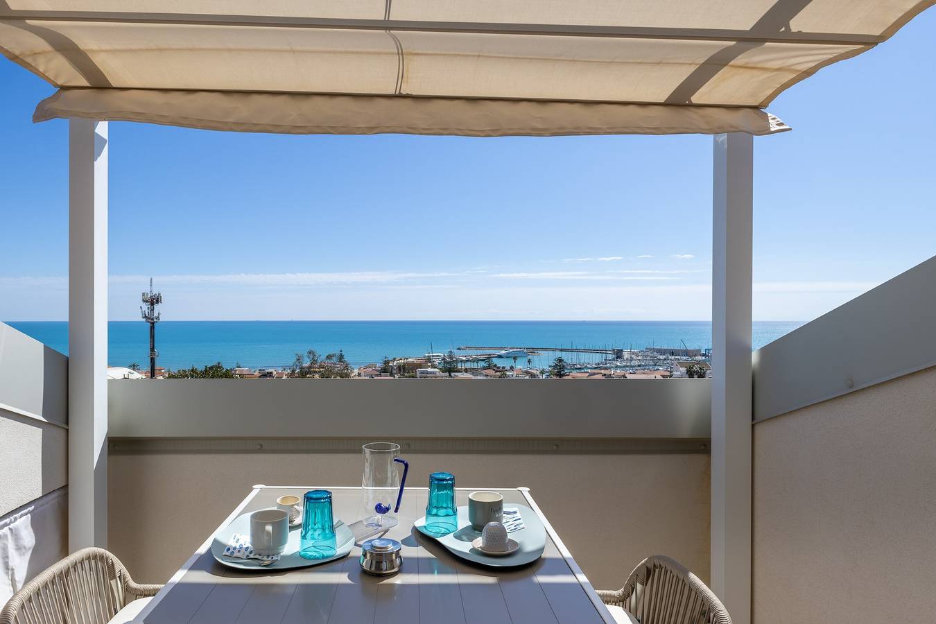 Entire apartment, 'Belvedere' Apartment with Spectacular Sea View in Marina di Ragusa, Ragusa Province