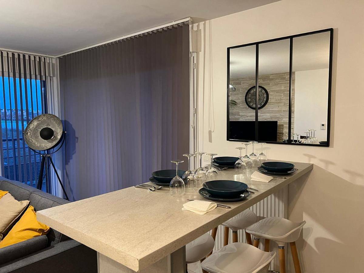 Appartement entier, Two-Bedroom Apartment in Ferrières-en-Brie, Seine-et-Marne