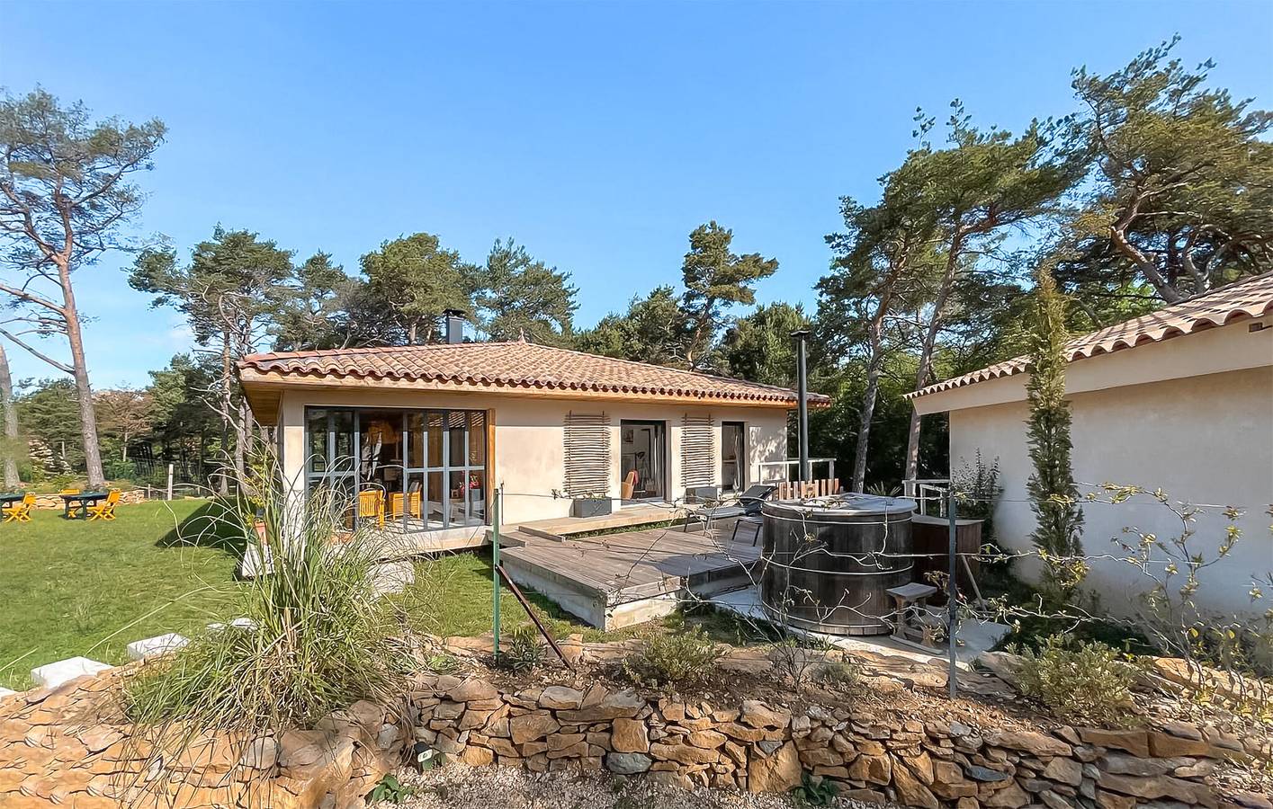 Appartement moderne de 2 chambres avec terrasse, à proximité des restaurants et du centre-ville in Plan-d'Aups-Sainte-Baume, Côte méditerranéenne (France)