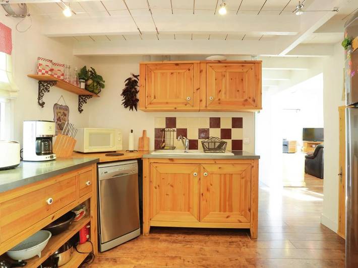 Location de vacances pour 6 personnes, avec jardin ainsi que terrasse et piscine à Buisson - 3