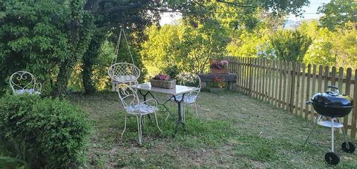 Gîte pour 3 personnes, avec piscine ainsi que vue et jardin à Saignon