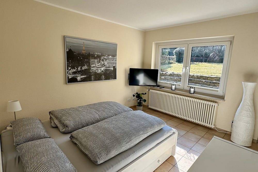 Ganze Wohnung, Moderne und gemütliche Ferienwohnung mit Blick ins Grüne in Remscheid, Bergisches Land