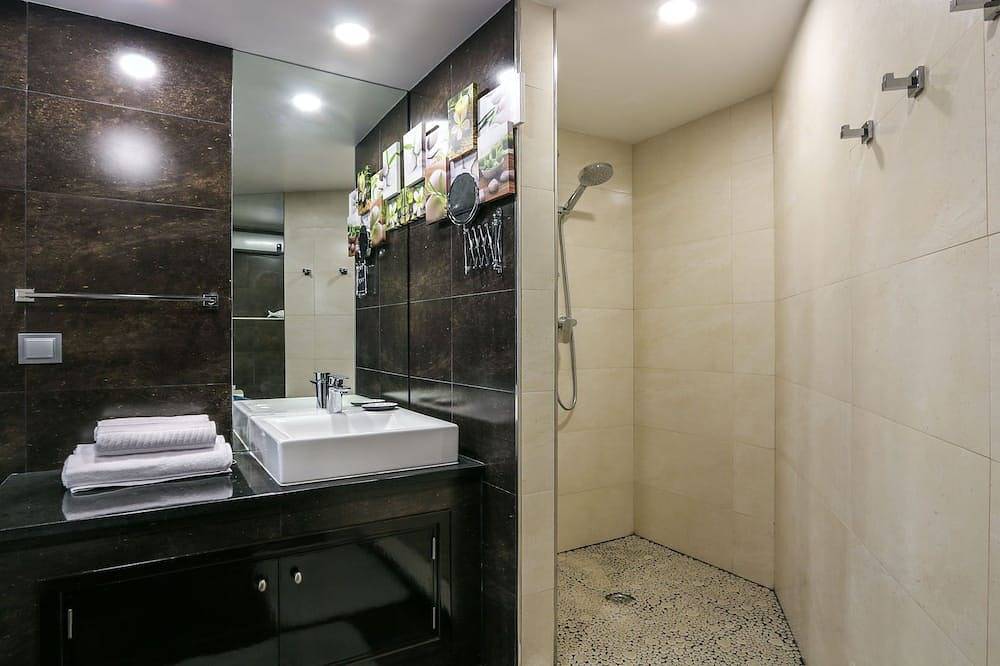 Ganze Wohnung, Luxus-Apartment mit 1 Schlafzimmer, 3 Minuten zu Fuß zum Strand, Albufeira in Guia, Faro Distrikt