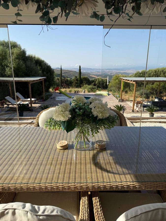 Apartamento para 8 personas, con Balcón y Jacuzzi además de Terraza y Jardín en Gaucín